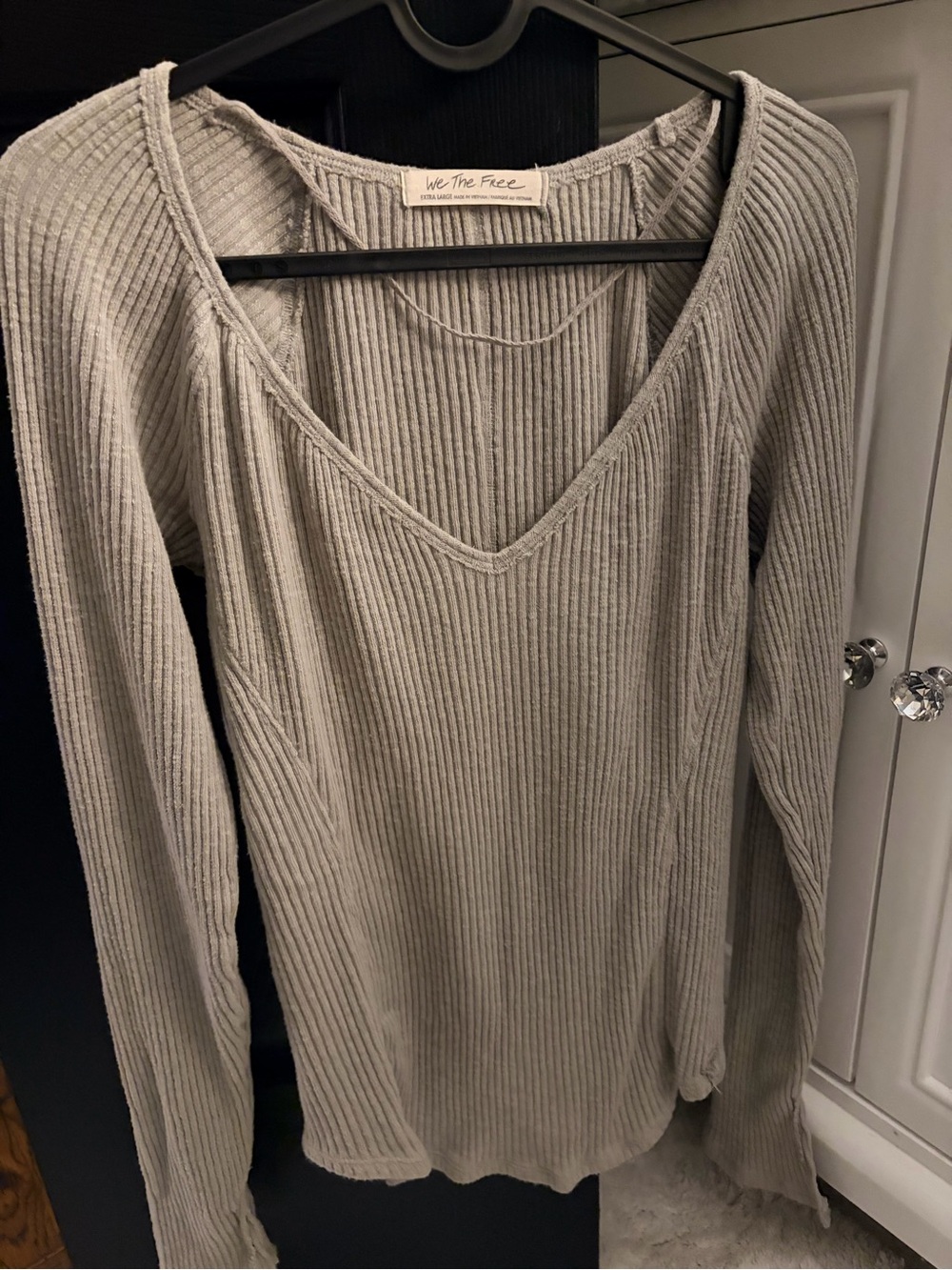 We The Free Ribbed V-Neck Long Sleeve Top in Light Gray XL